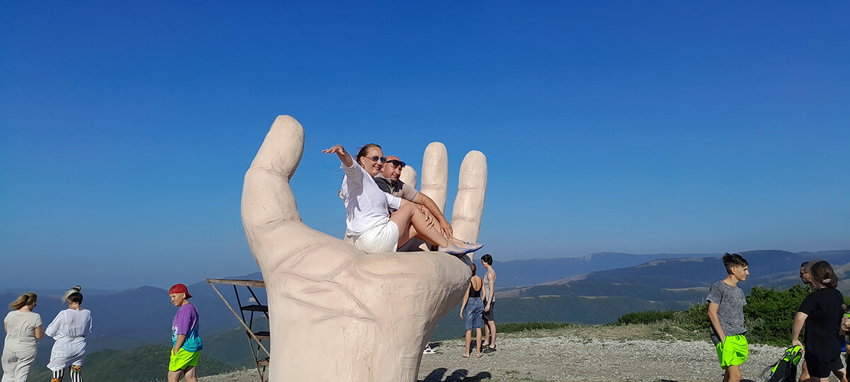 Квадроциклы у водопада